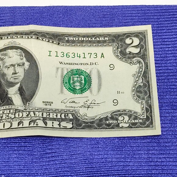 1976 Bicentennial Two Dollar Bill Commemorative Currency Crisp Condition RARE - Picture 5 of 8